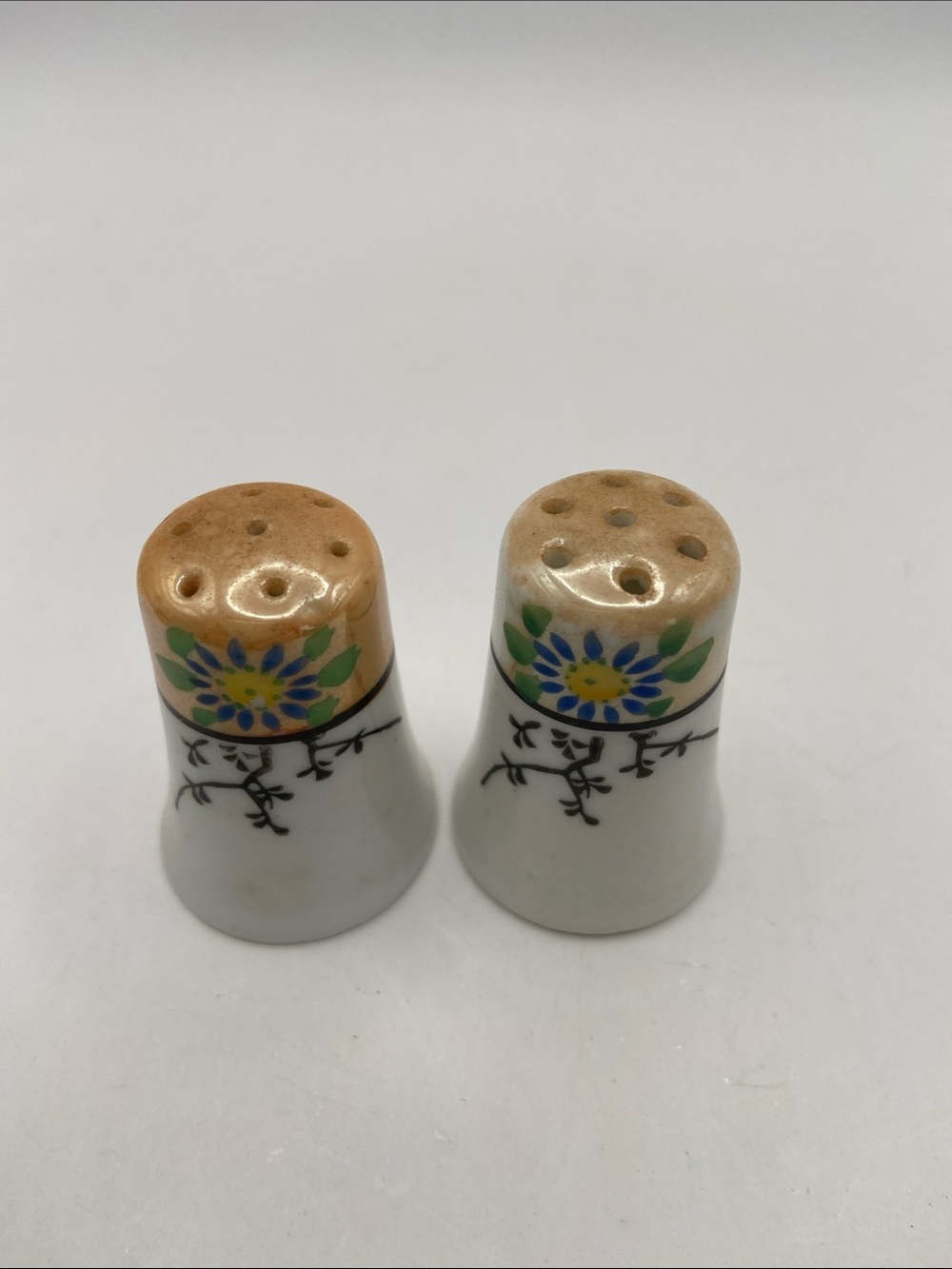 Vintage Hand Painted Ceramic Lusterware Salt and Pepper Shakers Set of 2 - Picture 7 of 7